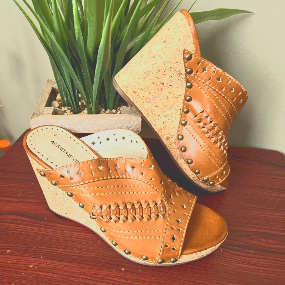 Adrienne Vittadini Wedge sandals sz 8
